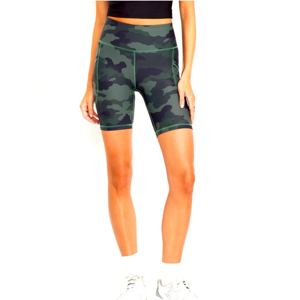 Old Navy High Waisted Camo Print PowerSoft Bike Shorts Women’s Size M NWOT